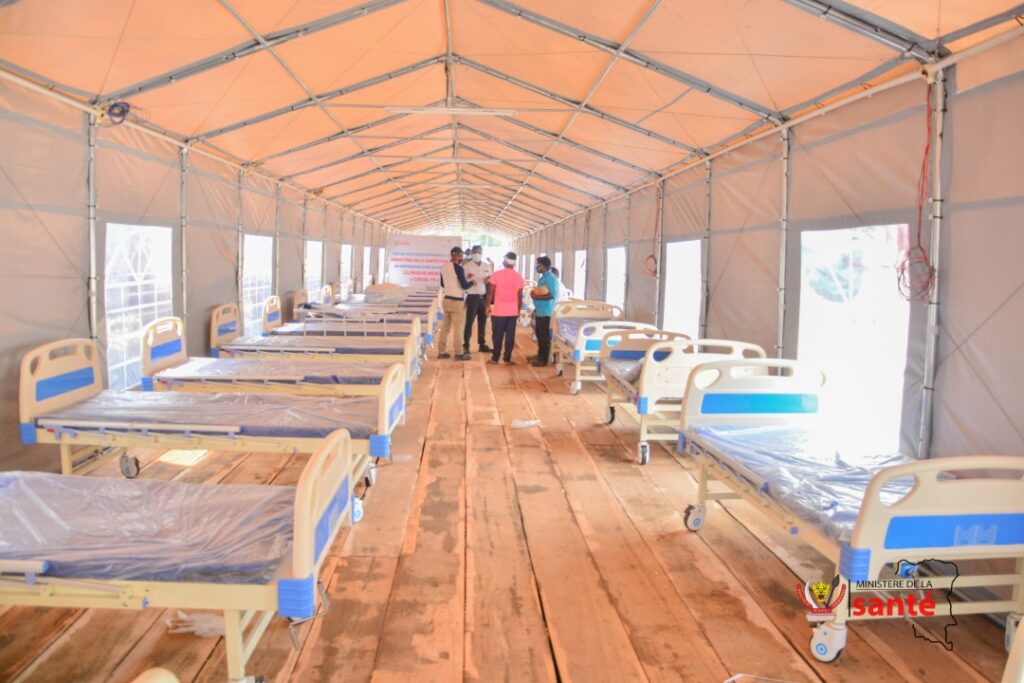 Construction d'un hôpital mobile pour la prise en charge des malades du coronavirus. 2