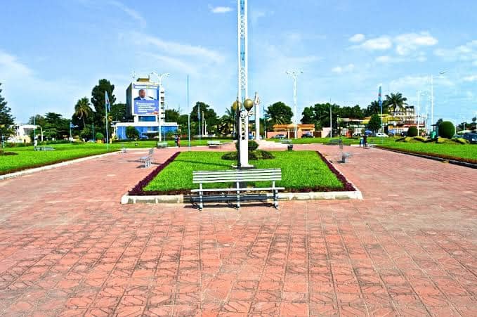 Place des évolués : premier parc ouvert aux Noirs à Kalina 2