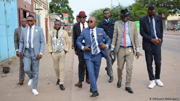 Balade de sapeurs à Bacongo 2