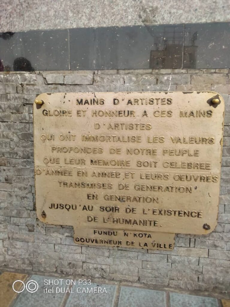 Place Victoire : honneur aux artistes 1