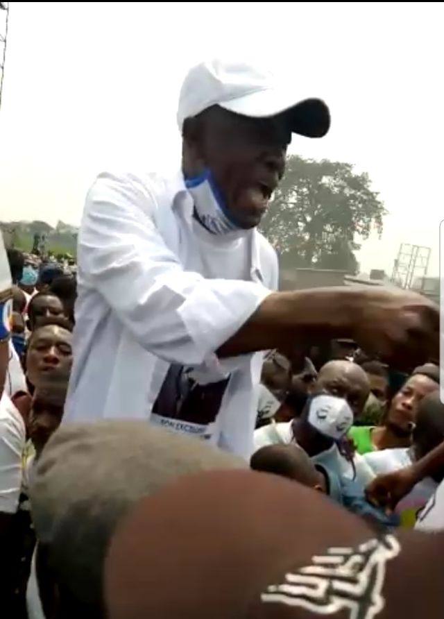 Journée paradoxale, la police transporte les manifestants par ici, et tire sur la foule là-bas. 3 combattants tués, l'UDPS demande le départ du ministre UDPS de l'Intérieur (Kabuya) 1