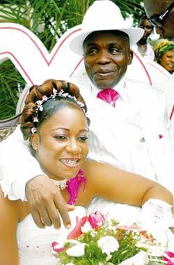 Le comique ivoirien Michel Gohou et famille 1