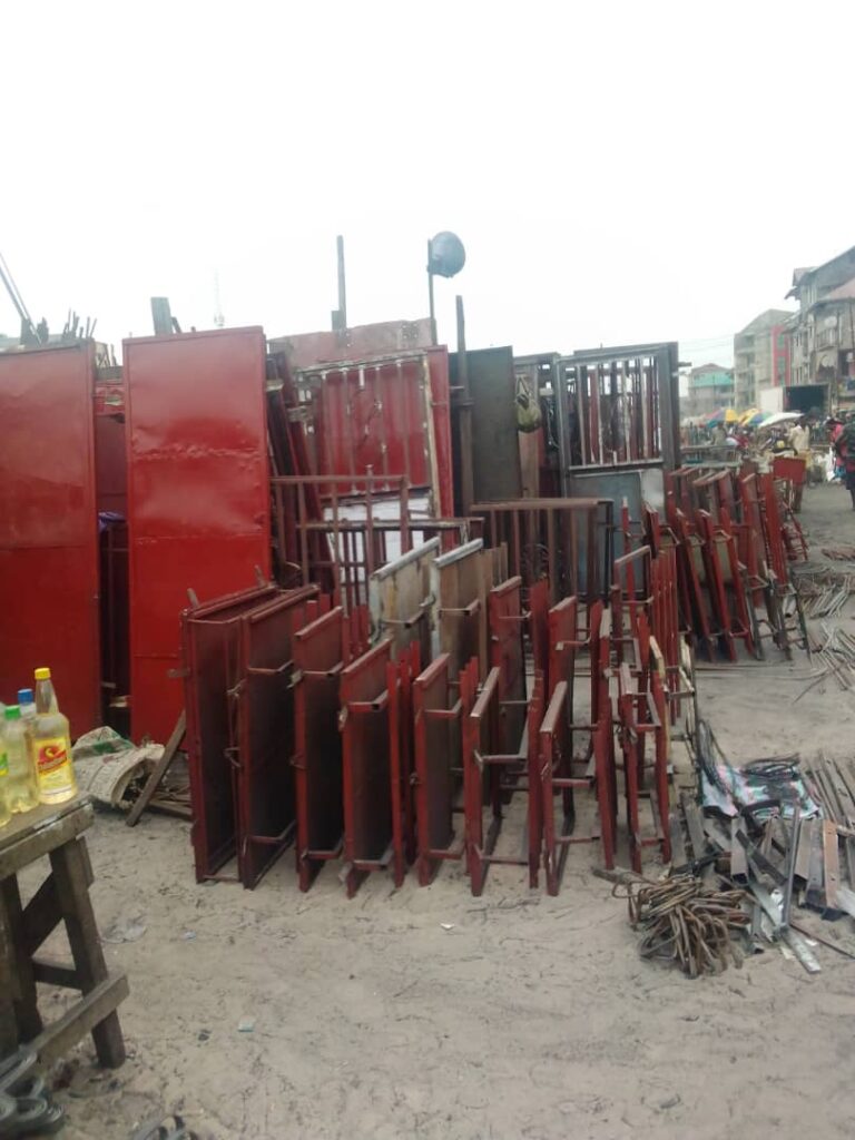 Marché Lufungula : marché des matériaux de récupération 1