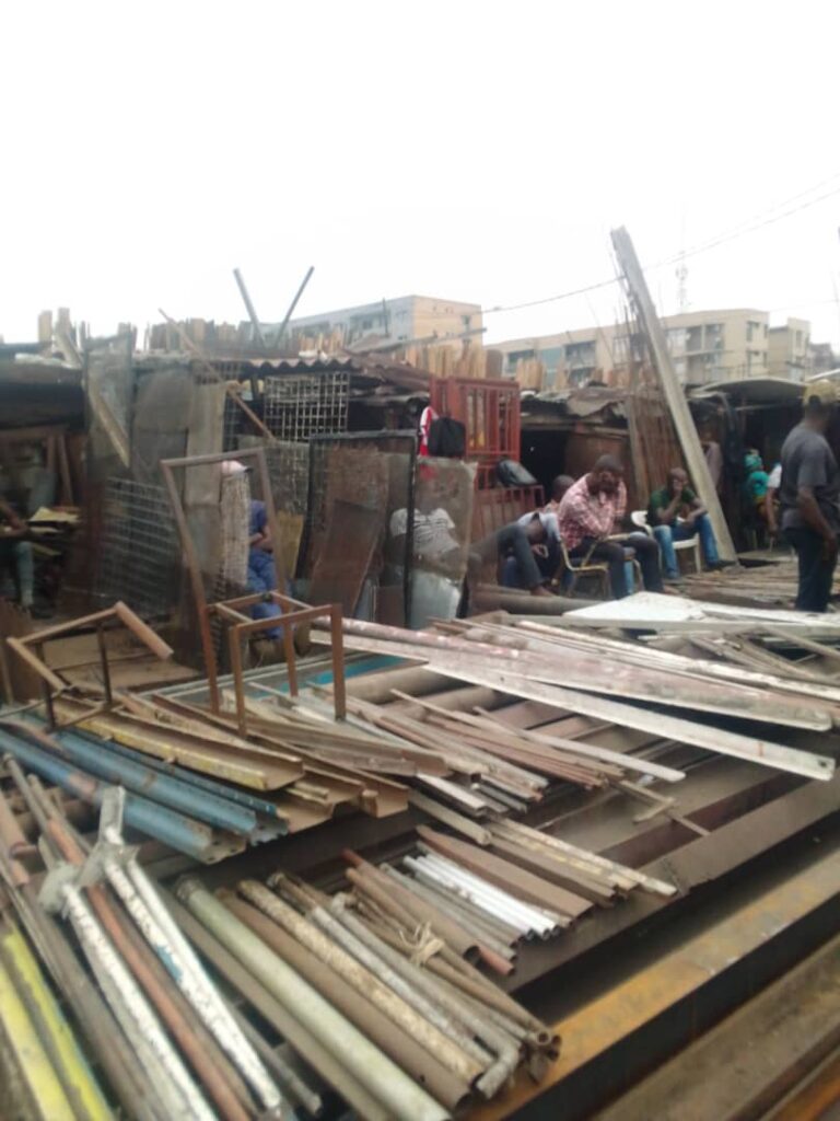 Marché Lufungula : marché des matériaux de récupération 2