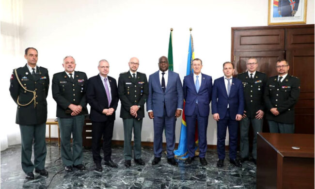 tshisekedi-officiers-belges-140519-800px