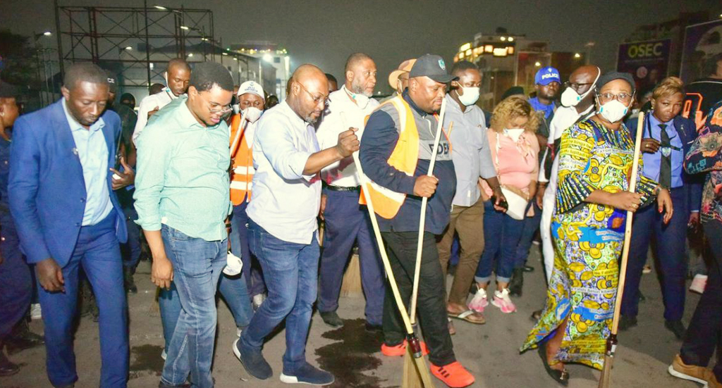 Kinshasa : Le Gouverneur Daniel BUMBA célèbre la journée du Nettoyage. 2