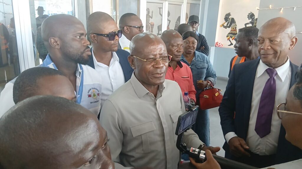 Après un périple jalonné de satisfecit dans le cadre du projet PDL-145 dans le grand Équateur, Élysée Bokumwana enfin de retour à Kinshasa 3