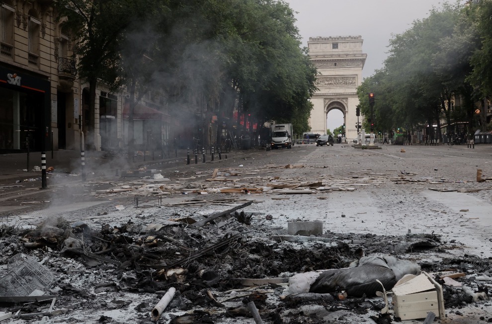 Deux fĂŞtes, deux visages de Paris : Fally Ipupa en triomphe, le PSG en fracas 3